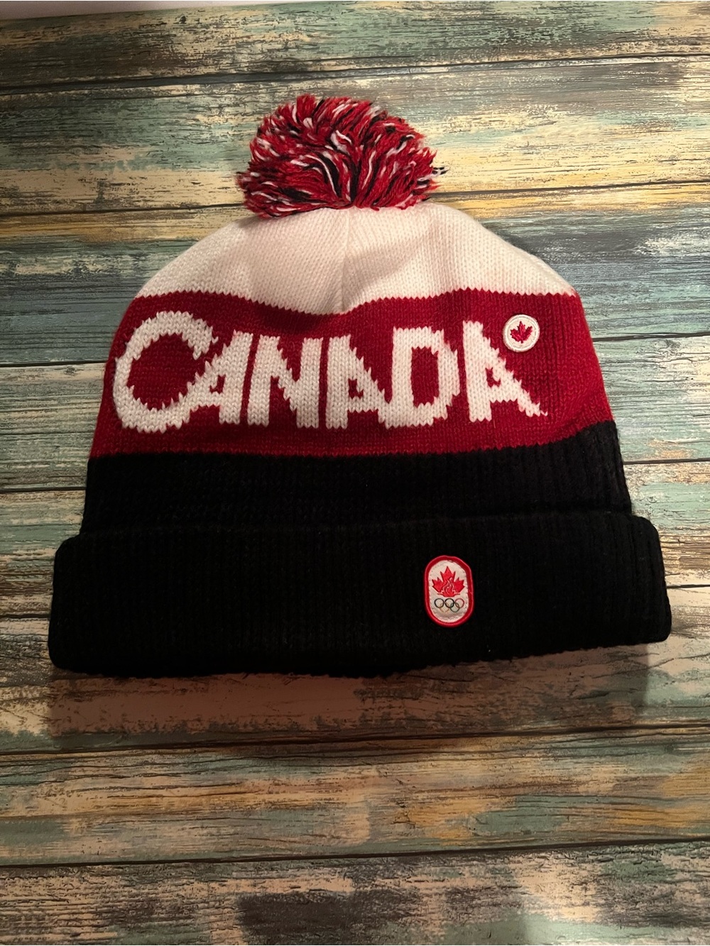 🇨🇦Hudson’s Bay Team Canada Vancouver 2010 Olympic Pom Beanie Hat 🇨🇦